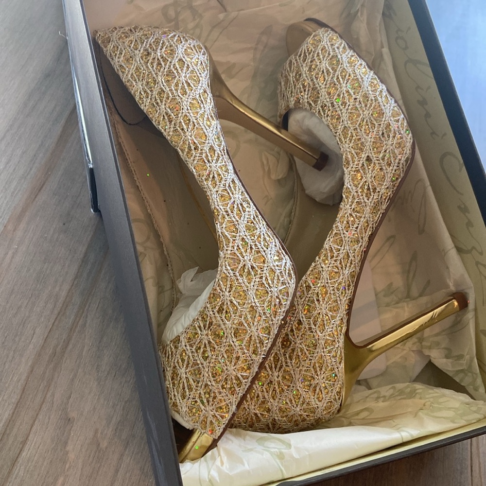 Enzo Angiloini gold with sparkle peekaboo toe high heels. 6. Style: Eamaiven
